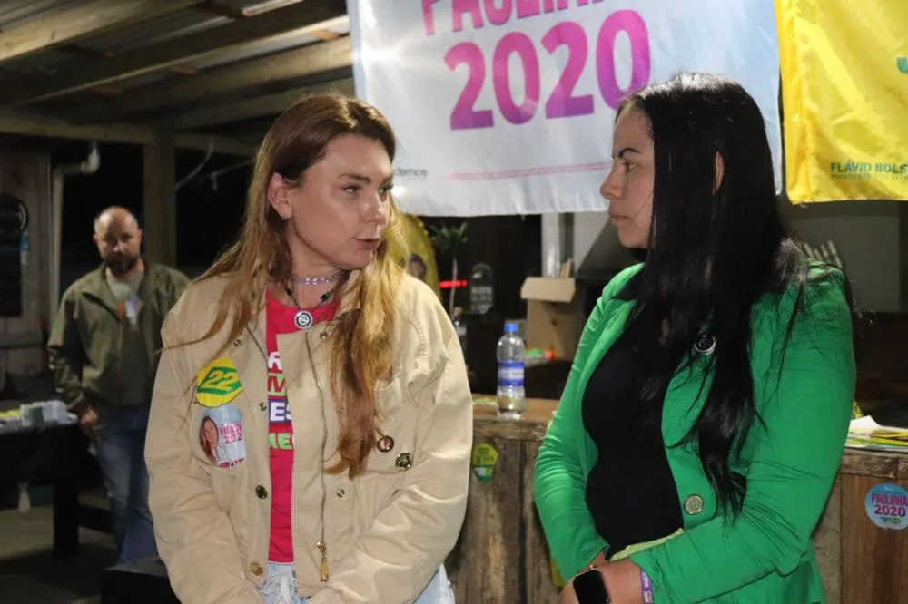 Paulinha e Jéssica Prado se reúnem com apoiadores em Penha